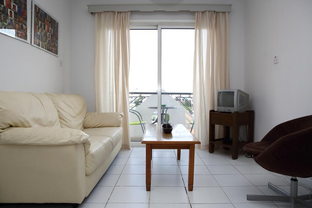 Alora Apartments ลาร์นาคา ภายนอก รูปภาพ