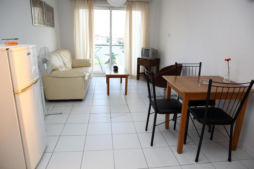 Alora Apartments ลาร์นาคา ภายนอก รูปภาพ