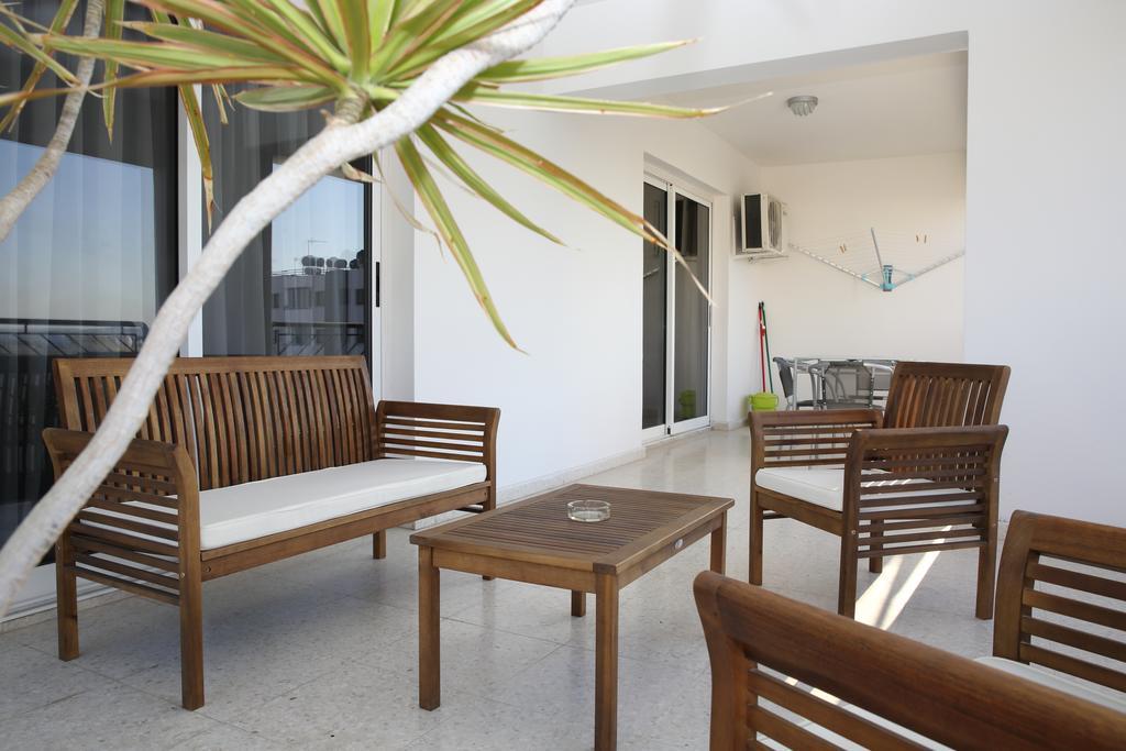 Alora Apartments ลาร์นาคา ภายนอก รูปภาพ