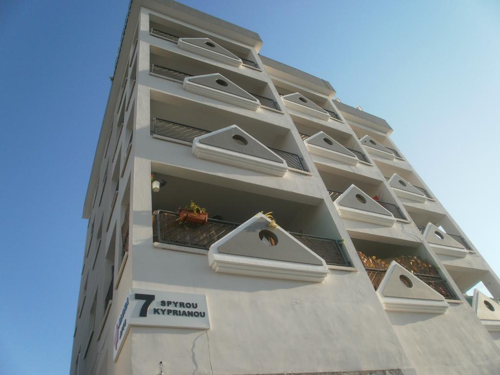 Alora Apartments ลาร์นาคา ภายนอก รูปภาพ