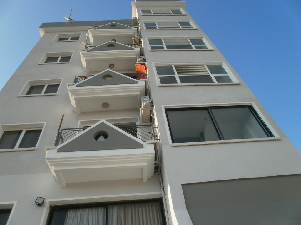 Alora Apartments ลาร์นาคา ภายนอก รูปภาพ