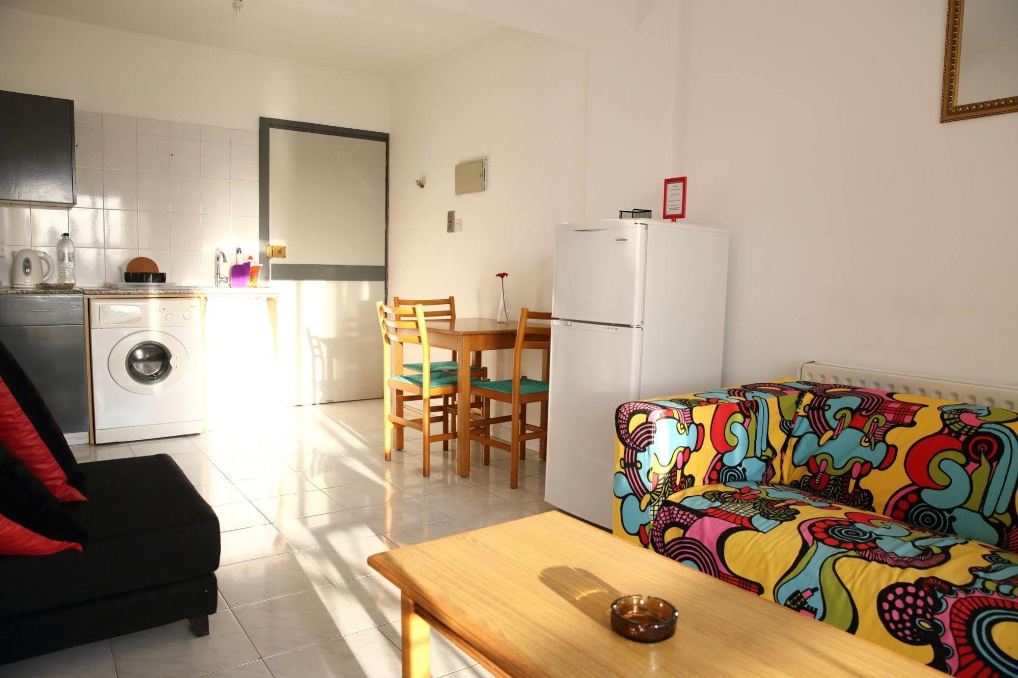 Alora Apartments ลาร์นาคา ภายนอก รูปภาพ